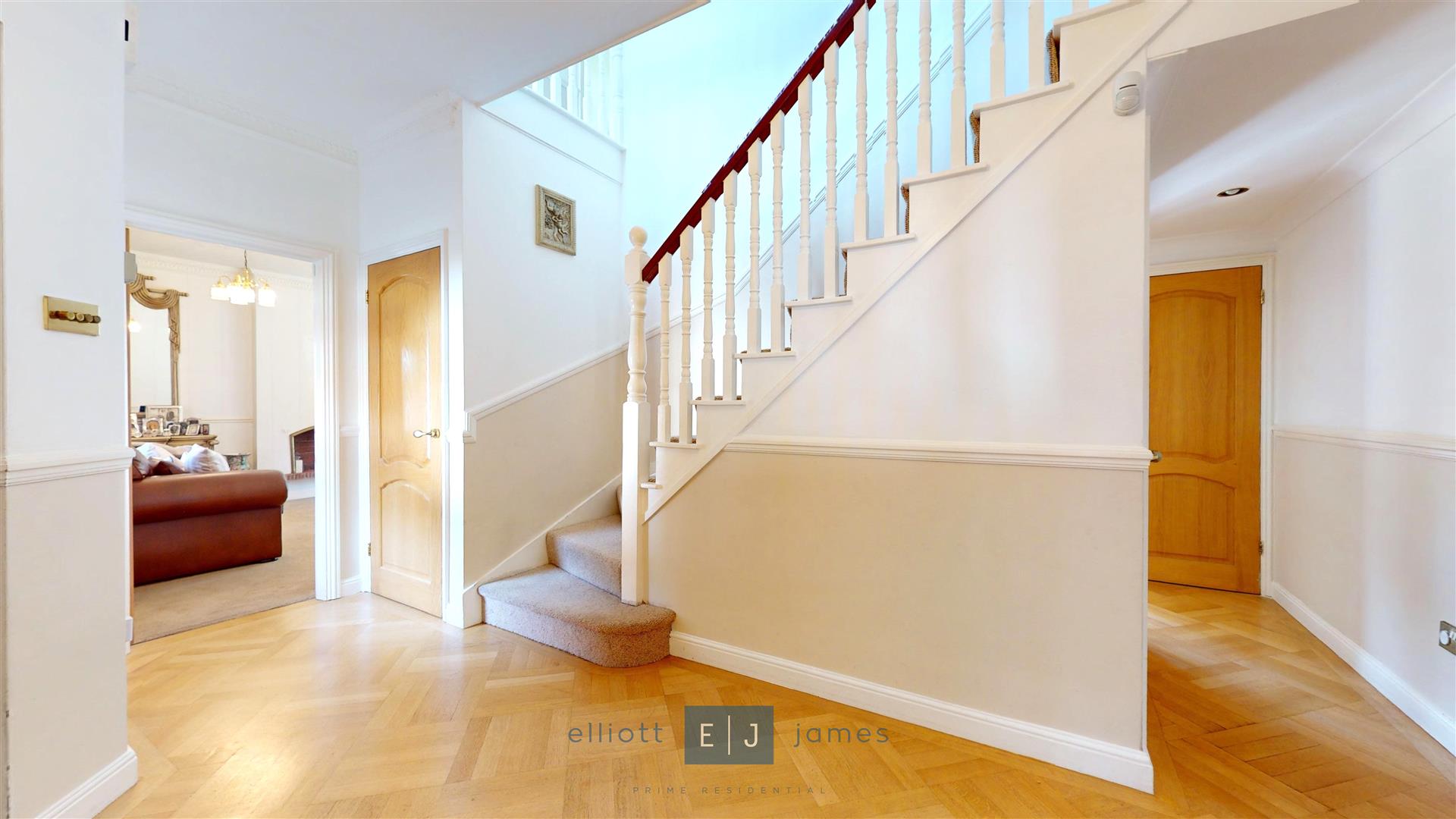 5 bedroom detached house for sale 0