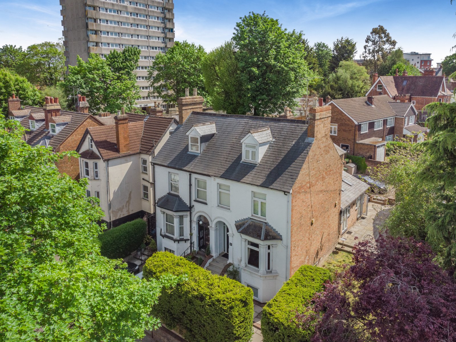 6 bedroom detached house for sale
