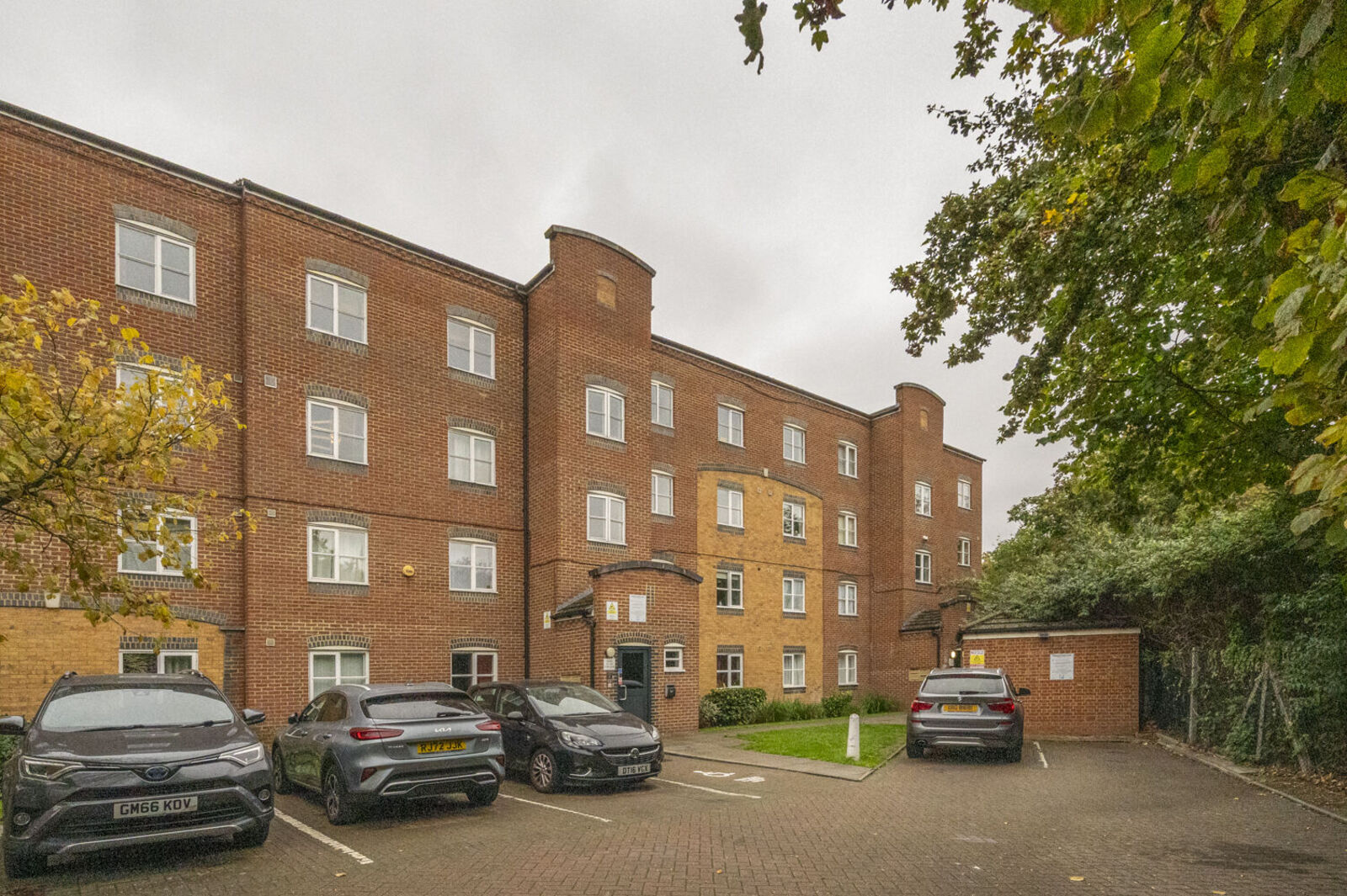 Otter Close, Stratford photo 2