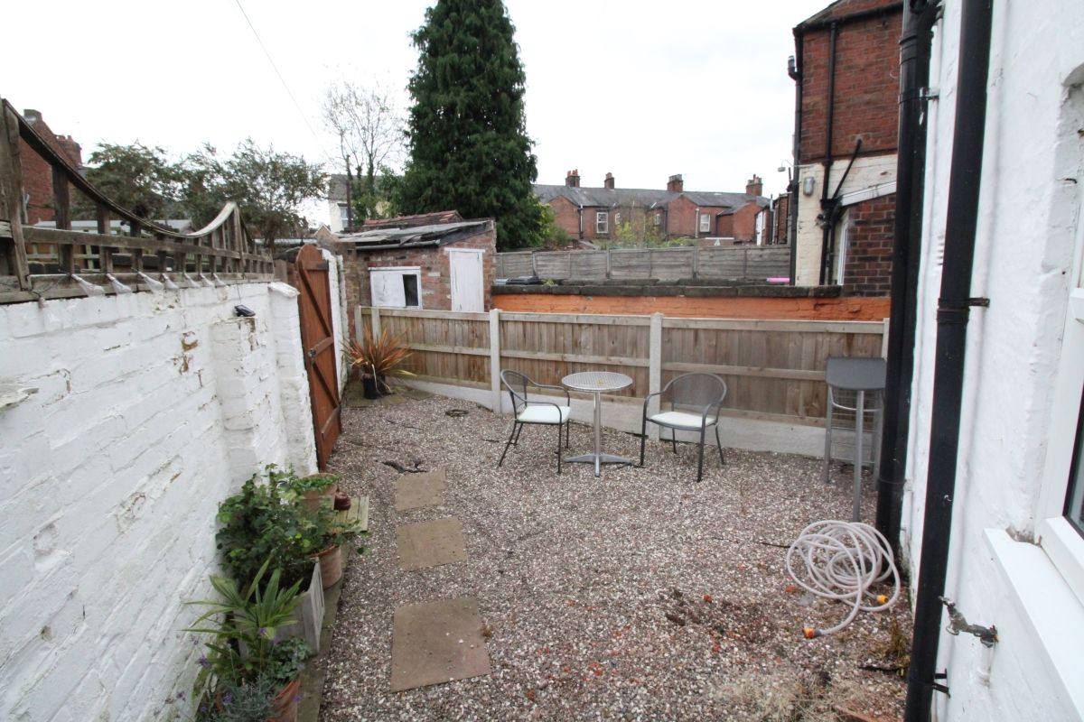 2 Bedrooms Terraced house to rent in Waggs Road, Congleton CW12