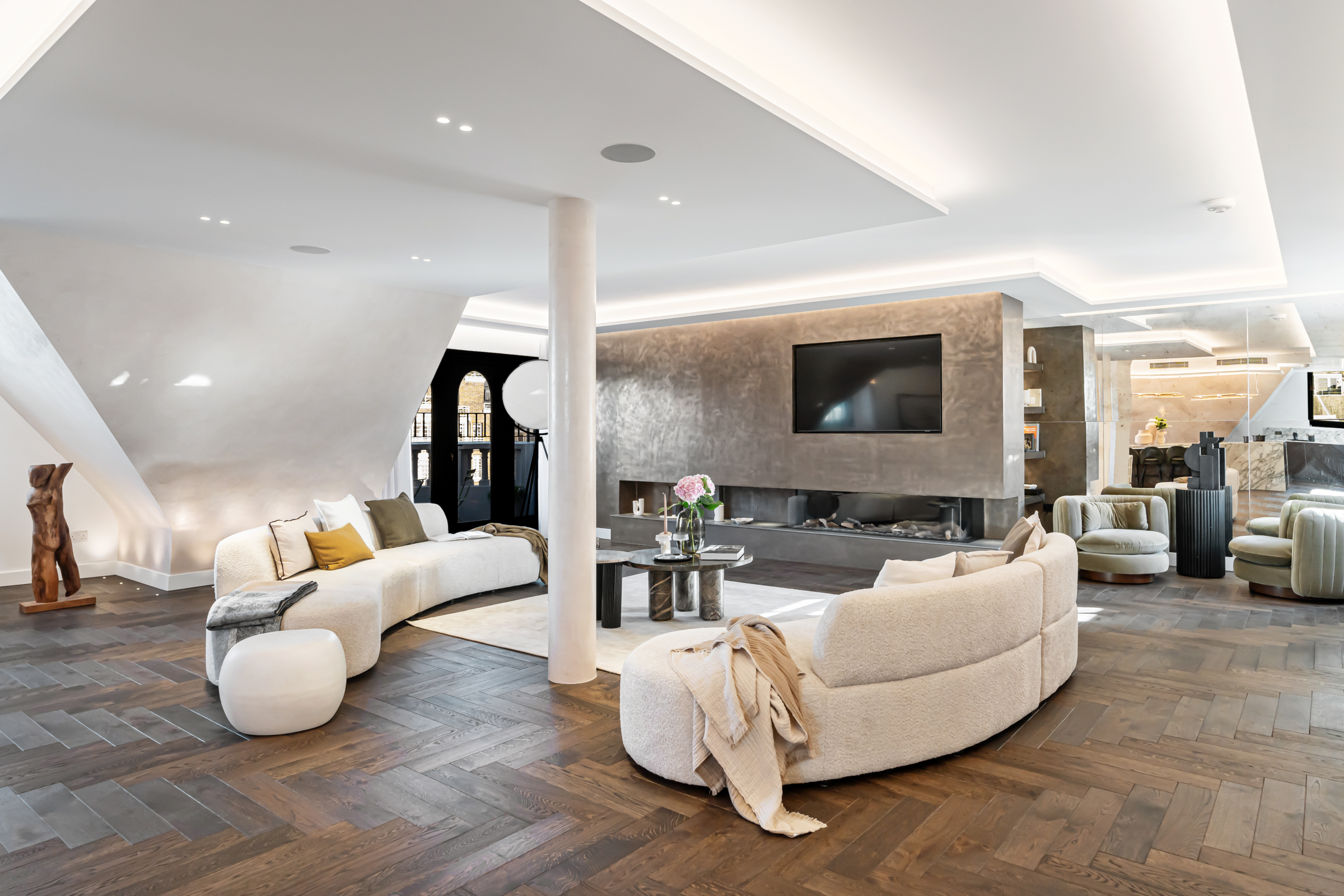 4 bedroom flat for sale 0