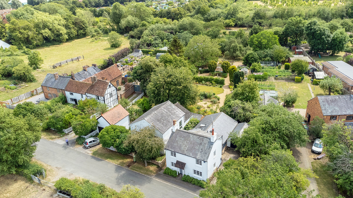 4 bedroom detached house for sale 0