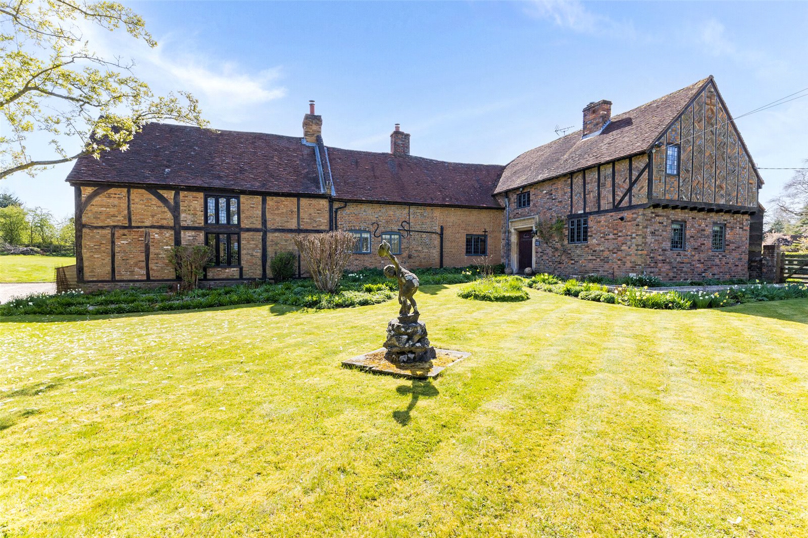 6 bedroom detached house for sale 0