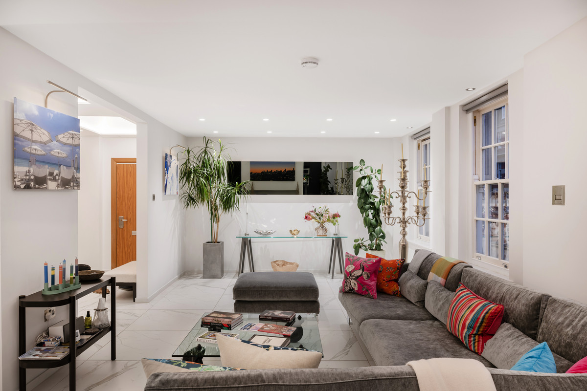 4 bedroom flat for sale 0