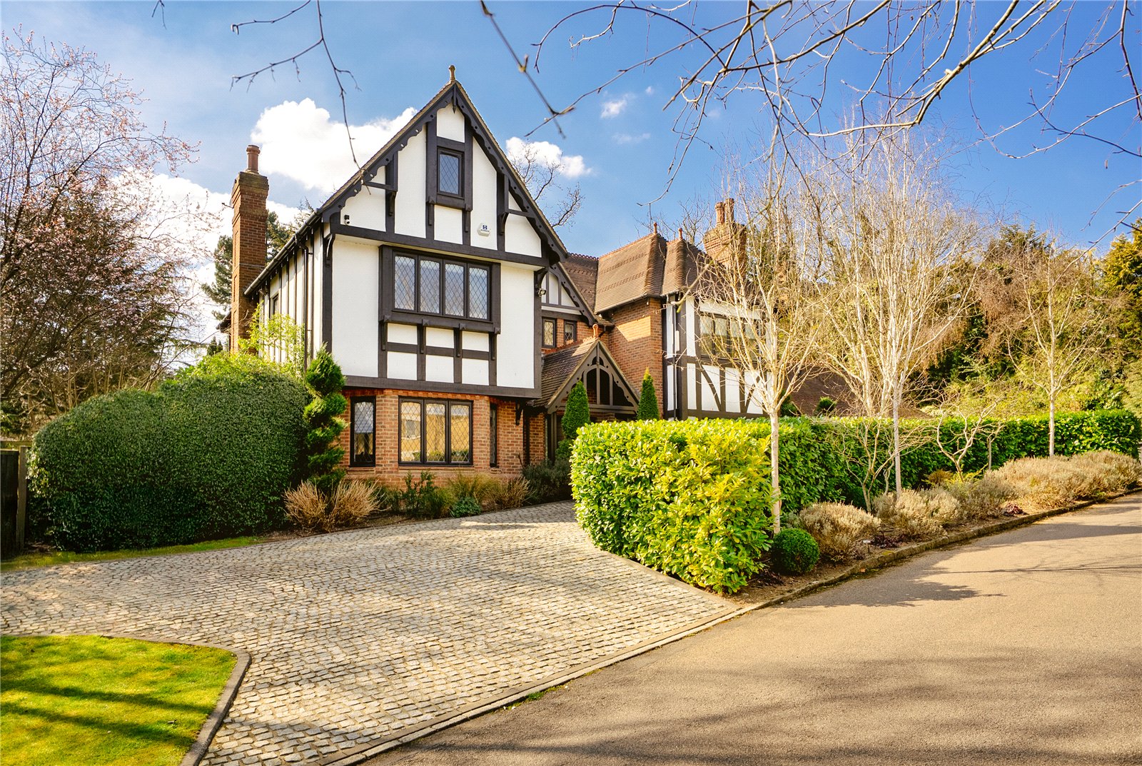 4 bedroom detached house for sale 0