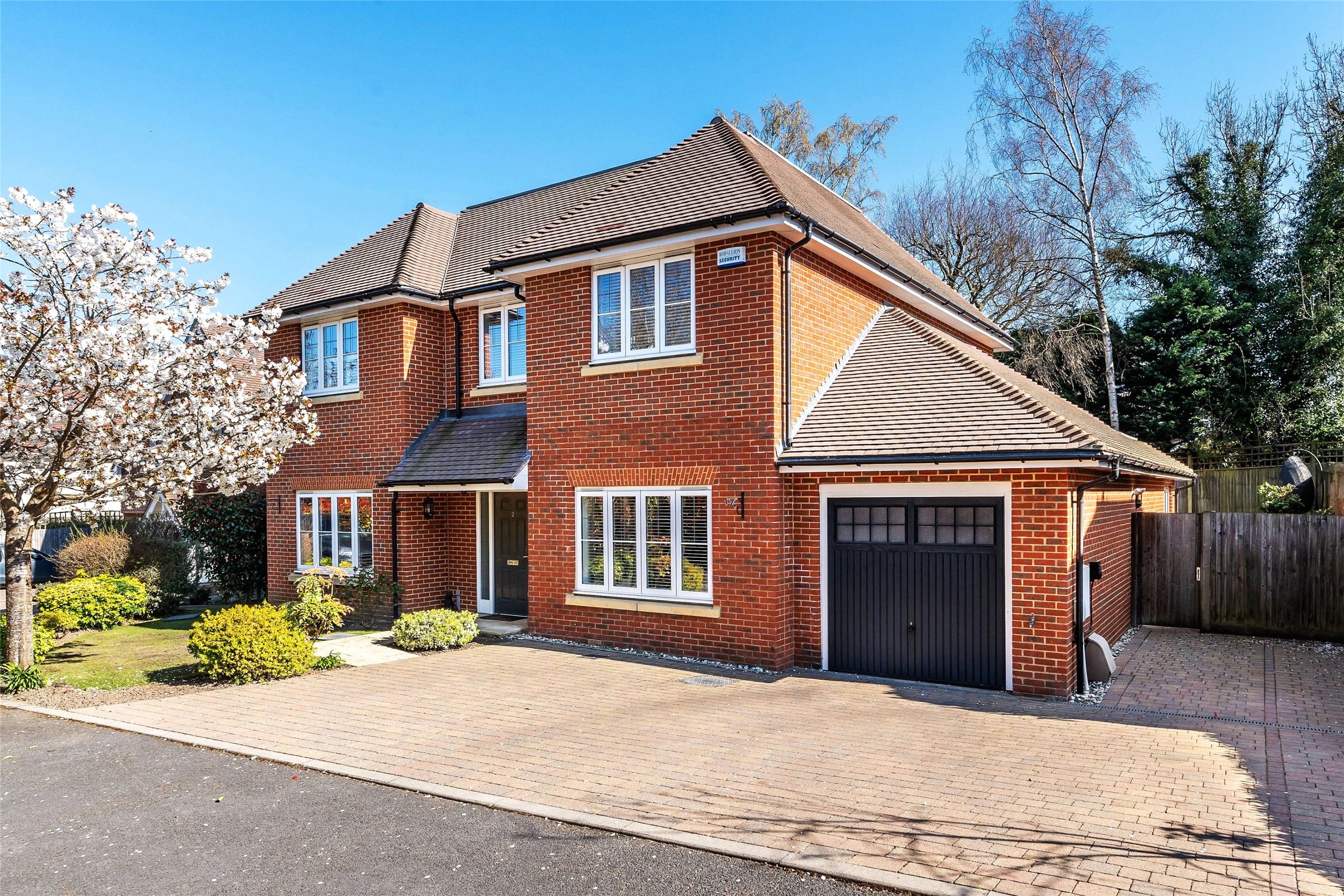 5 bedroom detached house for sale 0