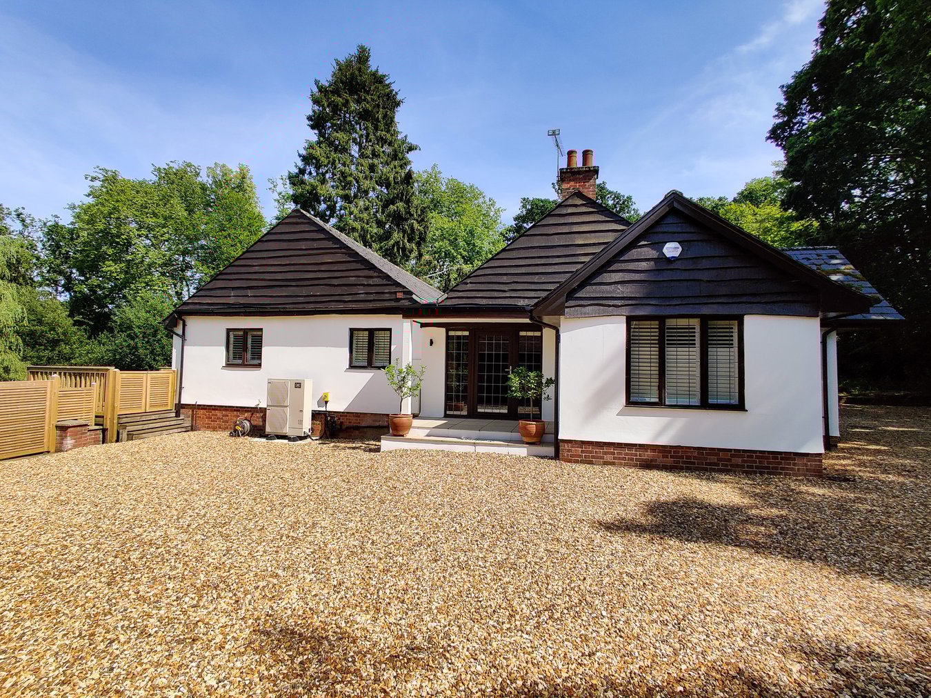 3 bedroom detached bungalow for sale 0