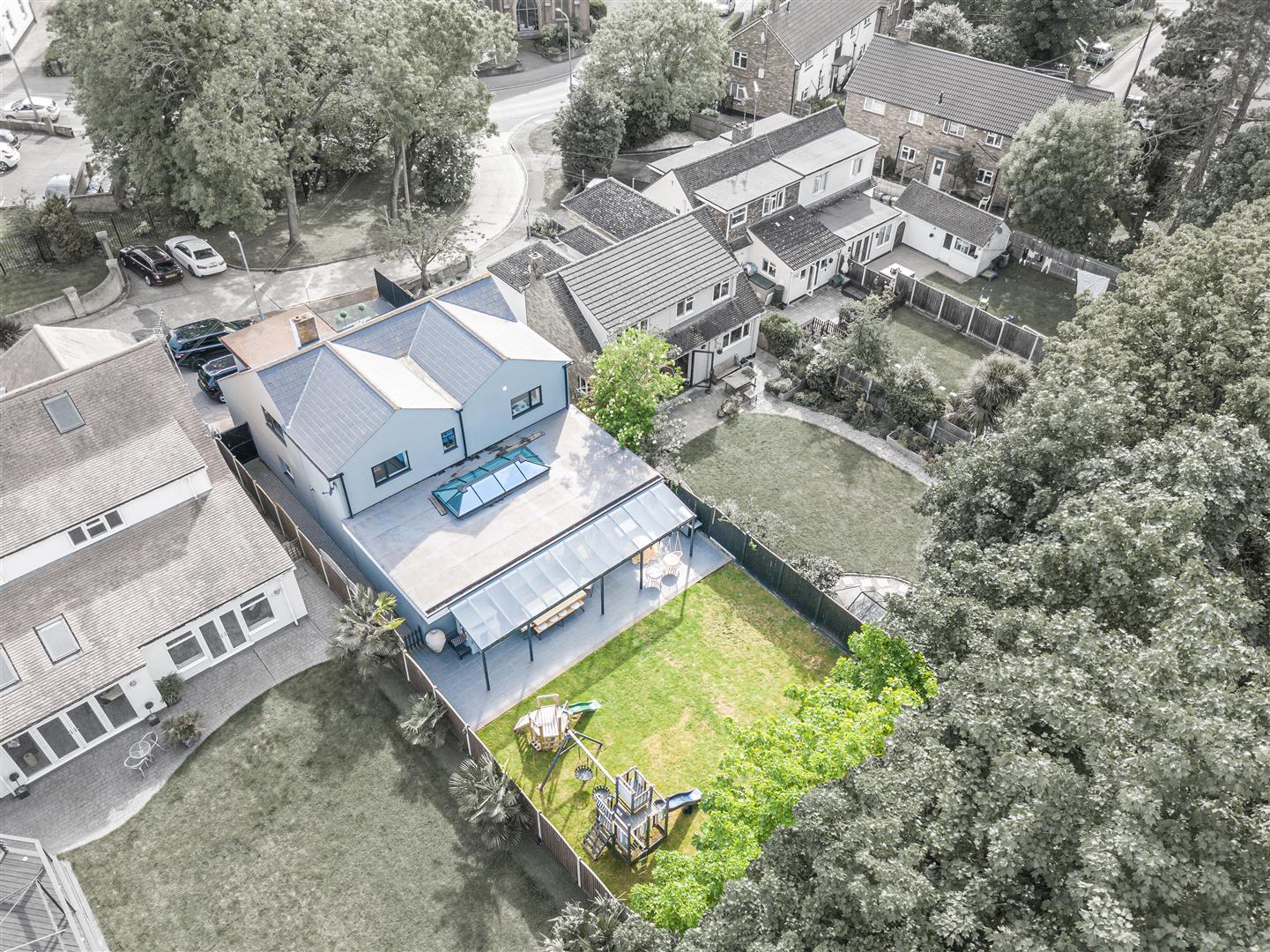 Photos of The Knoll, Rayleigh SS6 62107238 PrimeLocation