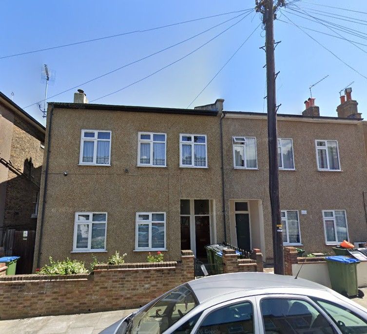 40a Elmdene Road, London photo 2