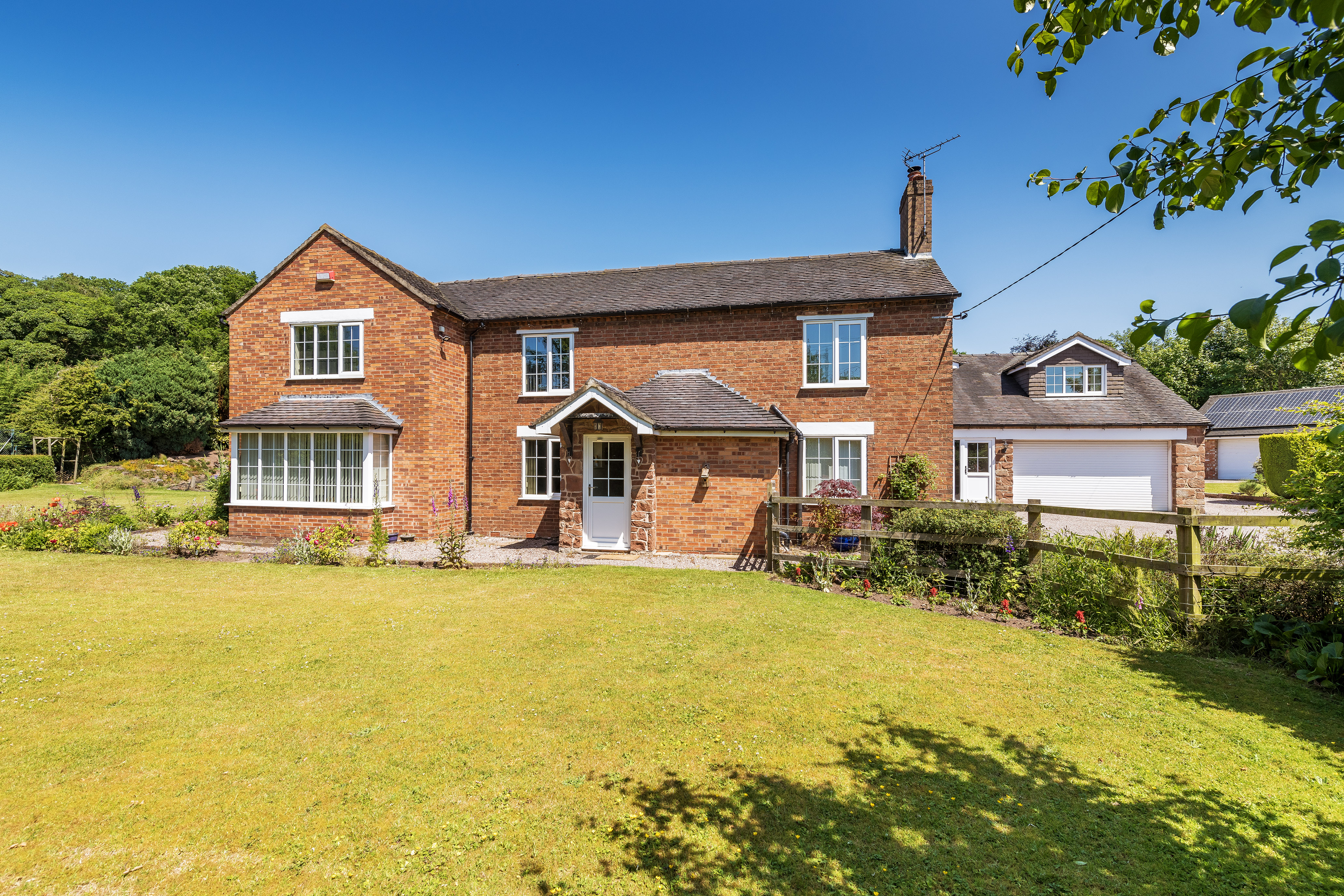5 bedroom detached house for sale 0
