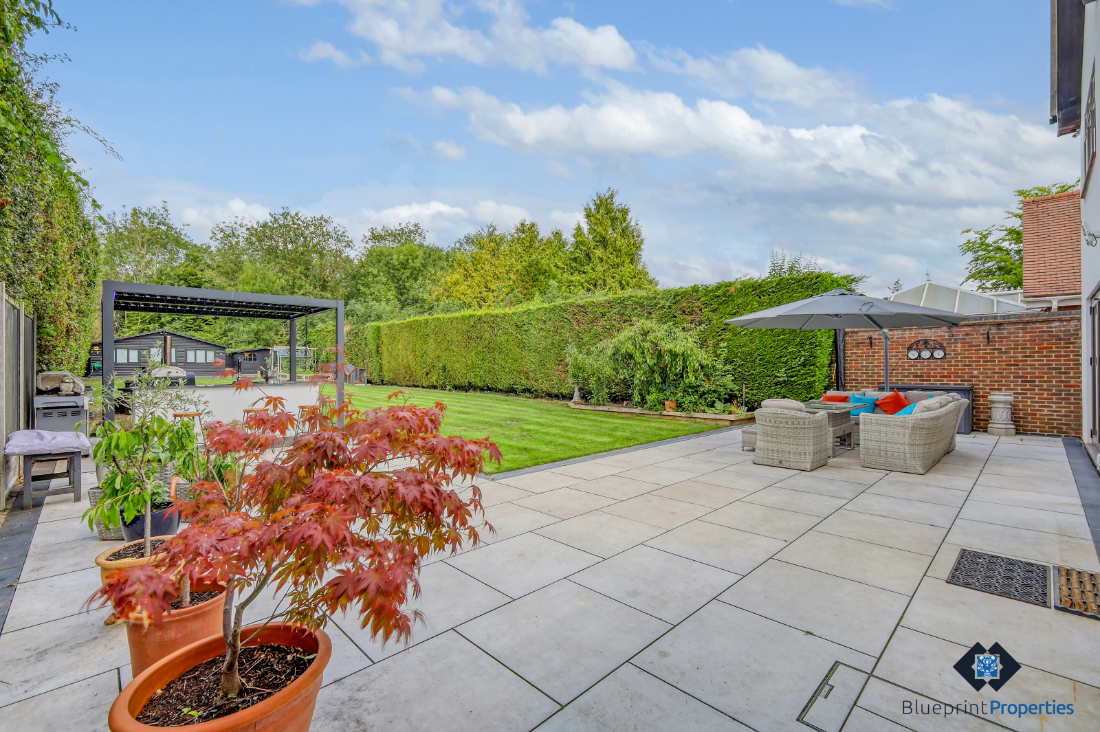 6 bedroom detached house for sale 0