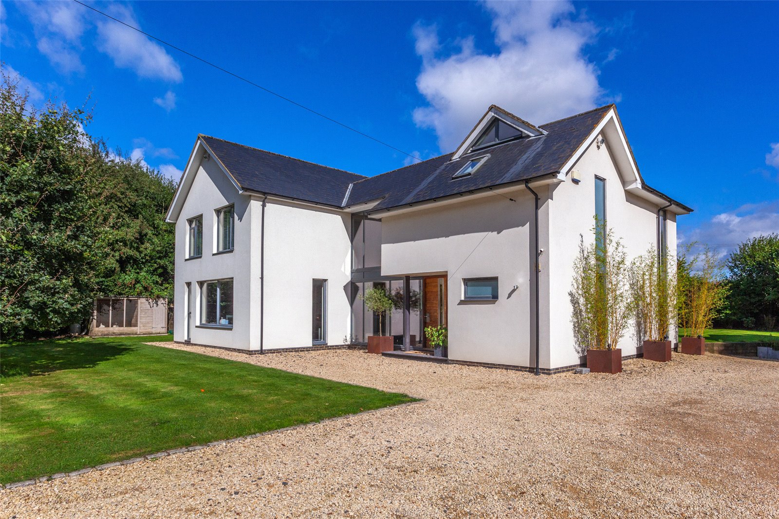 4 bedroom detached house for sale 0