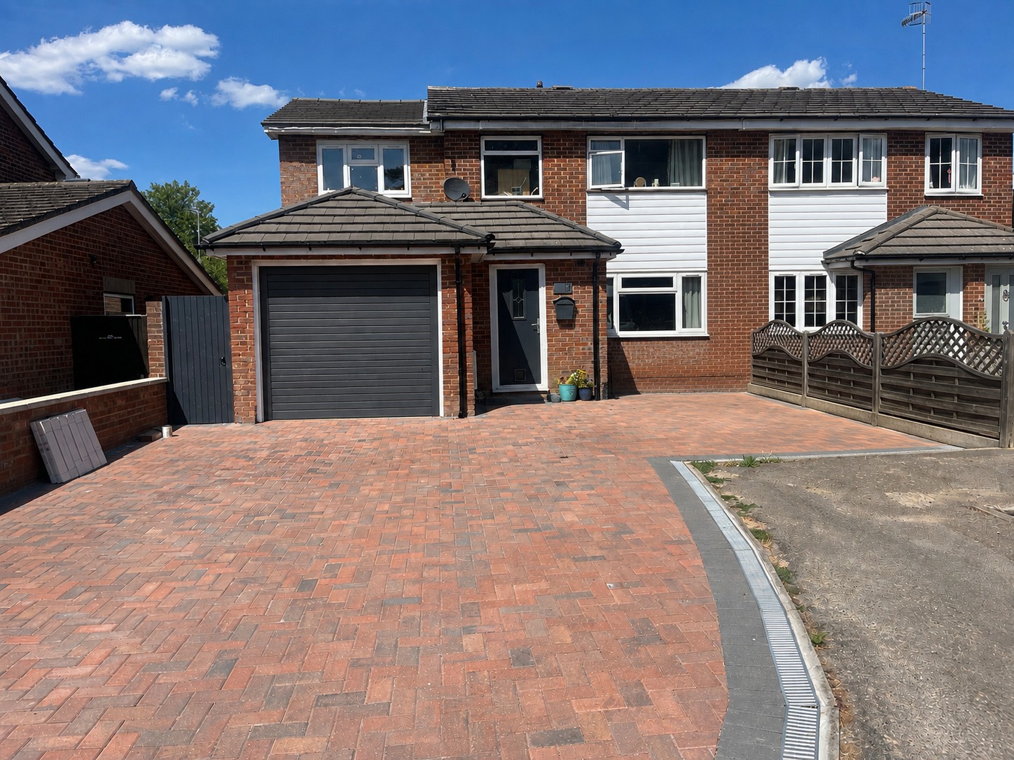 13, Longbridge Walk, Horley photo 2