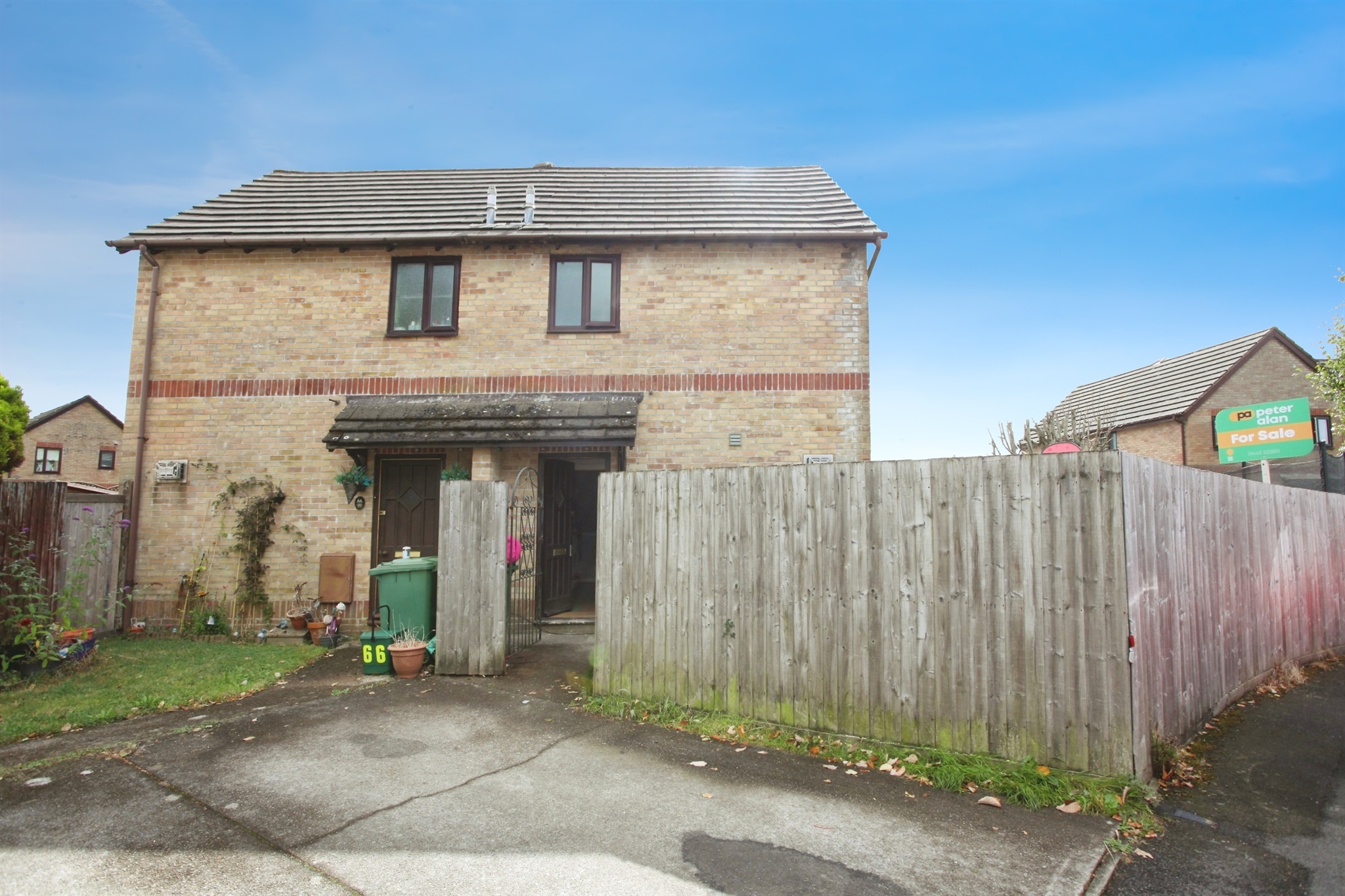65, Manor Chase, Pontypridd photo 2