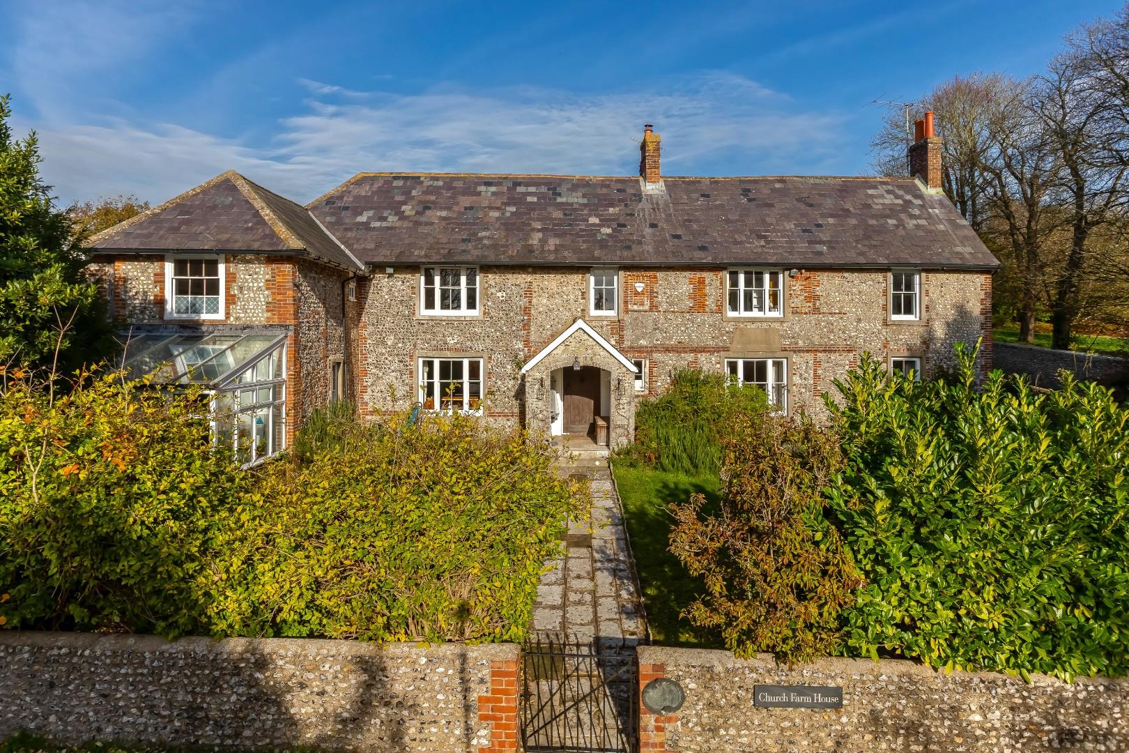 6 bedroom detached house for sale 0