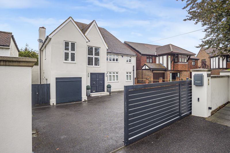 4 bedroom detached house for sale 0