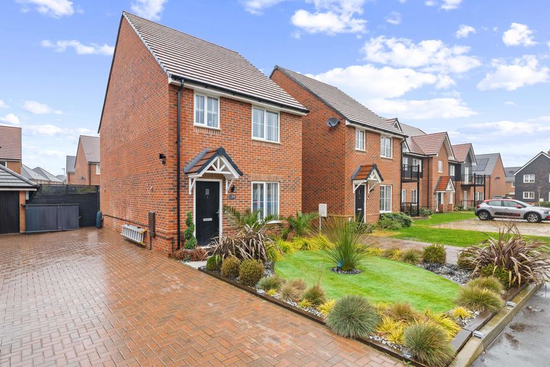 3-bed house on 17, Waxwing Walk, Chichester, £425,000