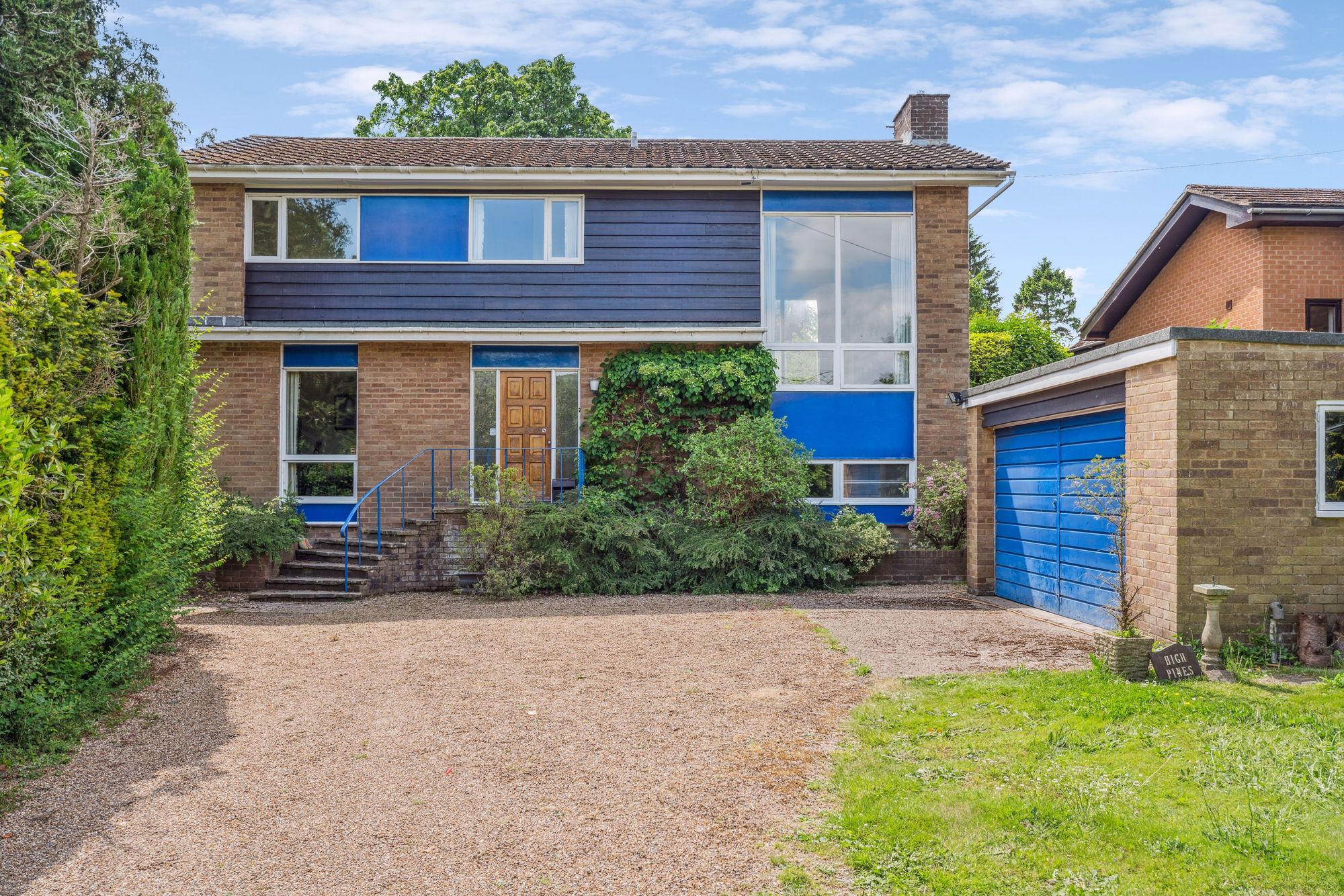 4 bedroom detached house for sale 0