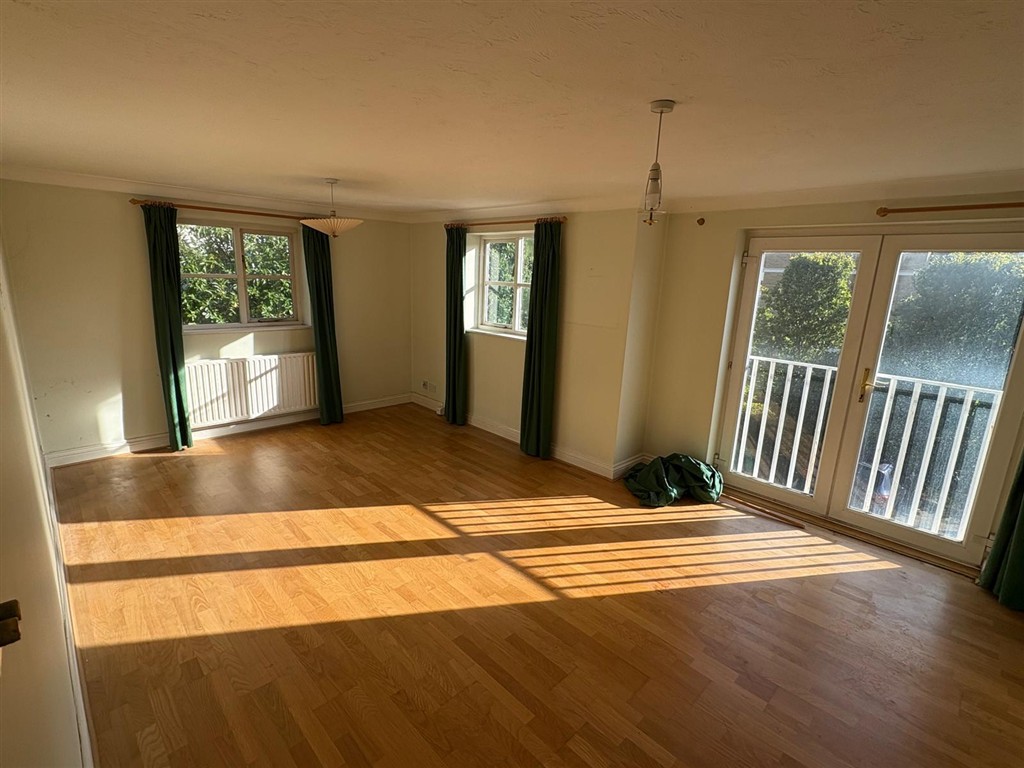 2-bed flat on Culverden Park Road, Tunbridge Wells, £200,000