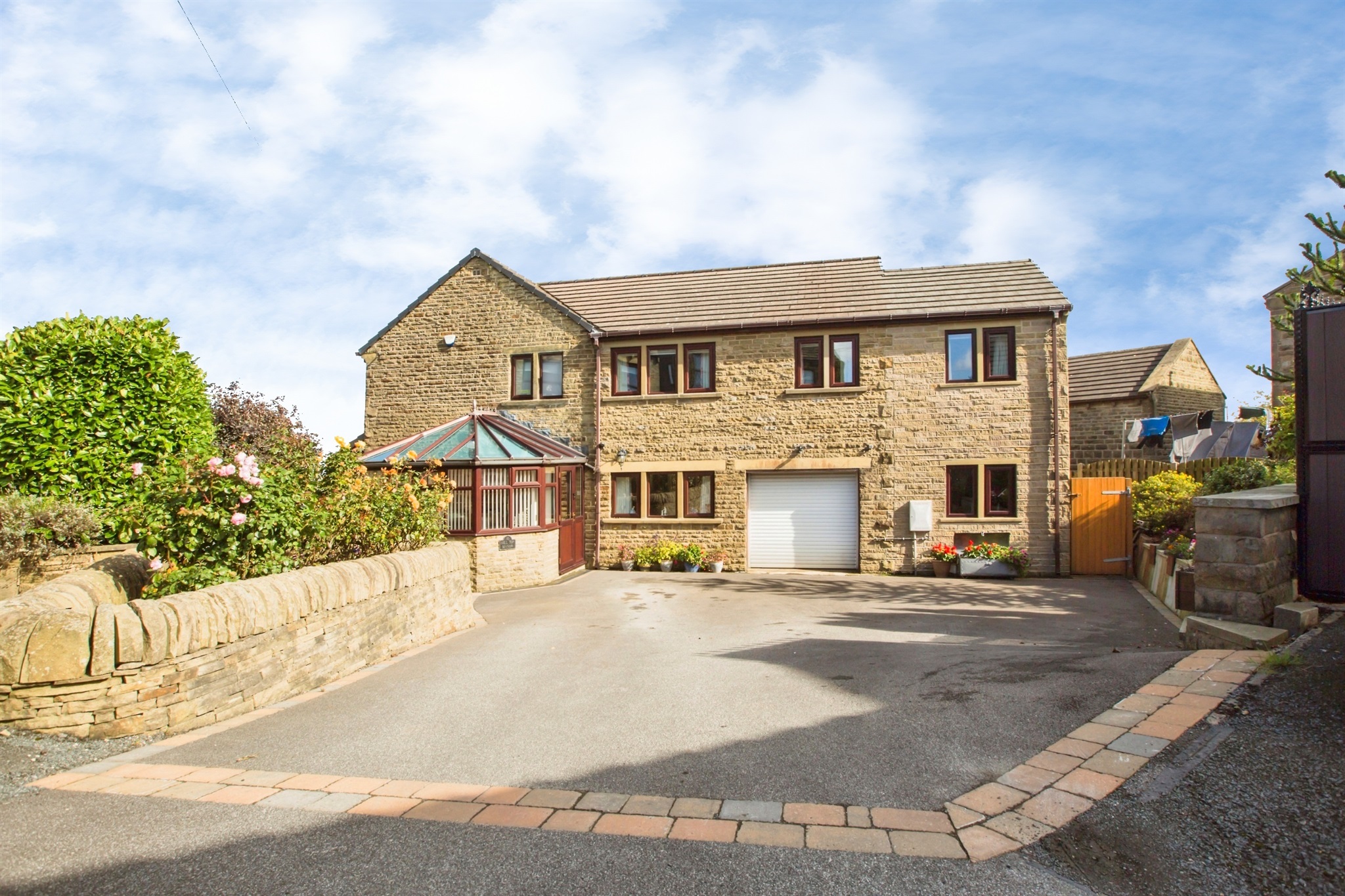 4 bed detached house for sale