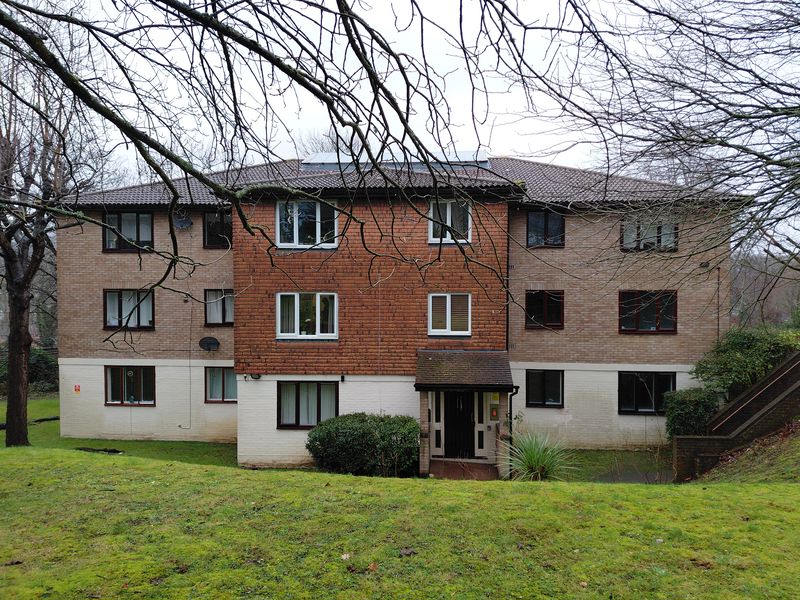 40, Fairbairn Close, Purley photo 4