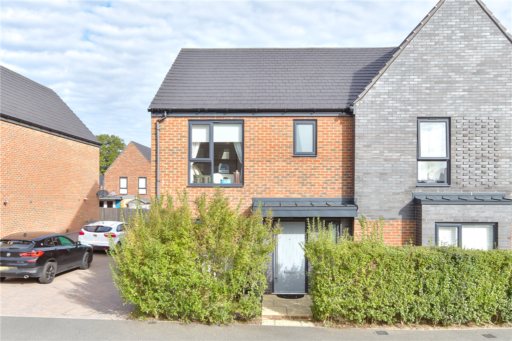 3 bed semi-detached house for sale