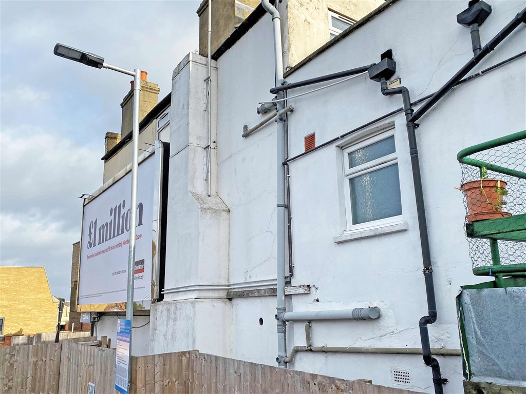 Crown Lane, STREATHAM photo 4