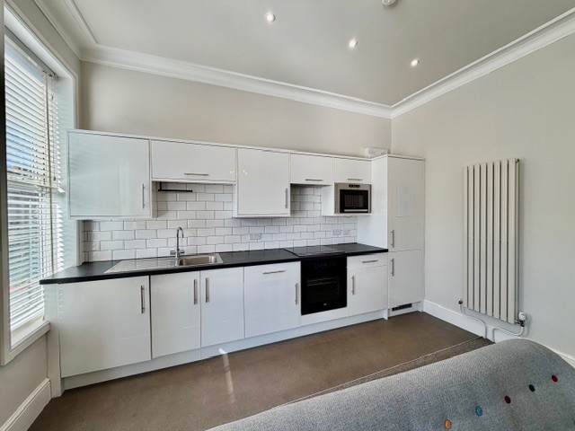 1-bed flat on 15, Manchester, £1,200/mo