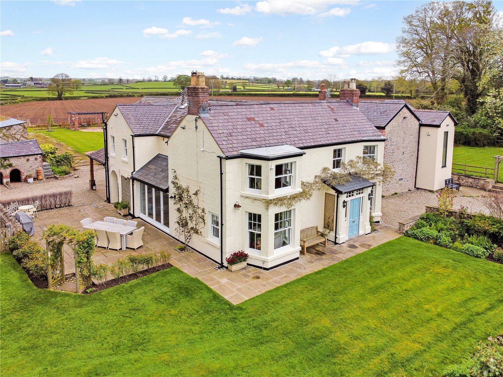 6 bedroom detached house for sale 0