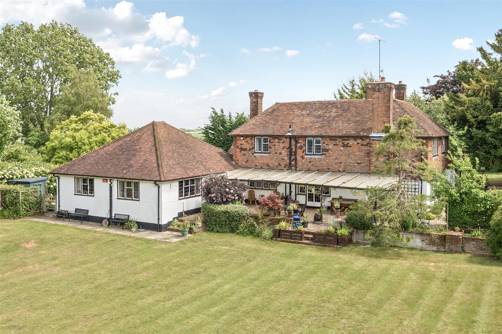 6 bedroom detached house for sale 0