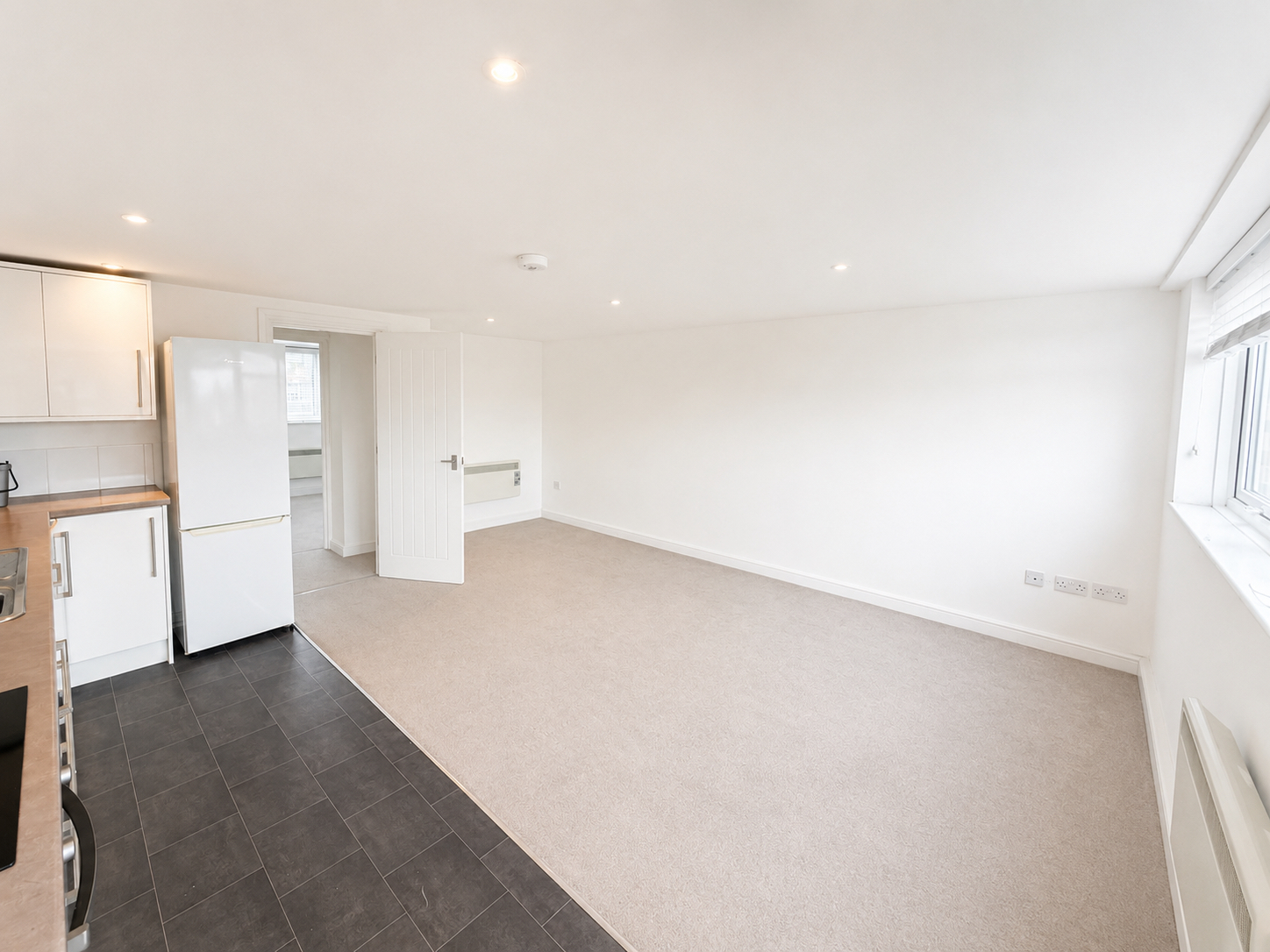 Flat A, Orion House, 49, High Street, Addlestone photo 4