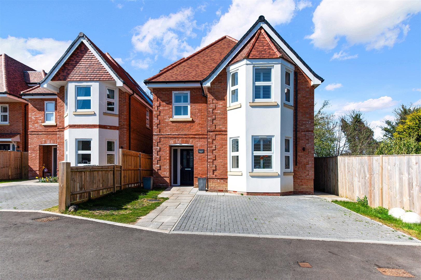 5 bedroom detached house for sale 0
