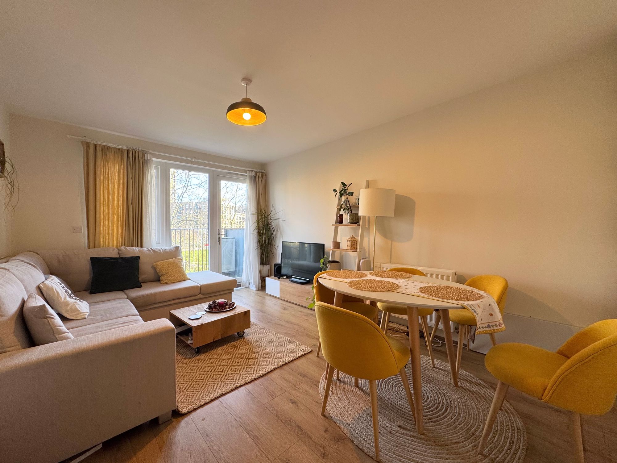 2-bed flat on Flat 34, Ledger Court, London, £400,000