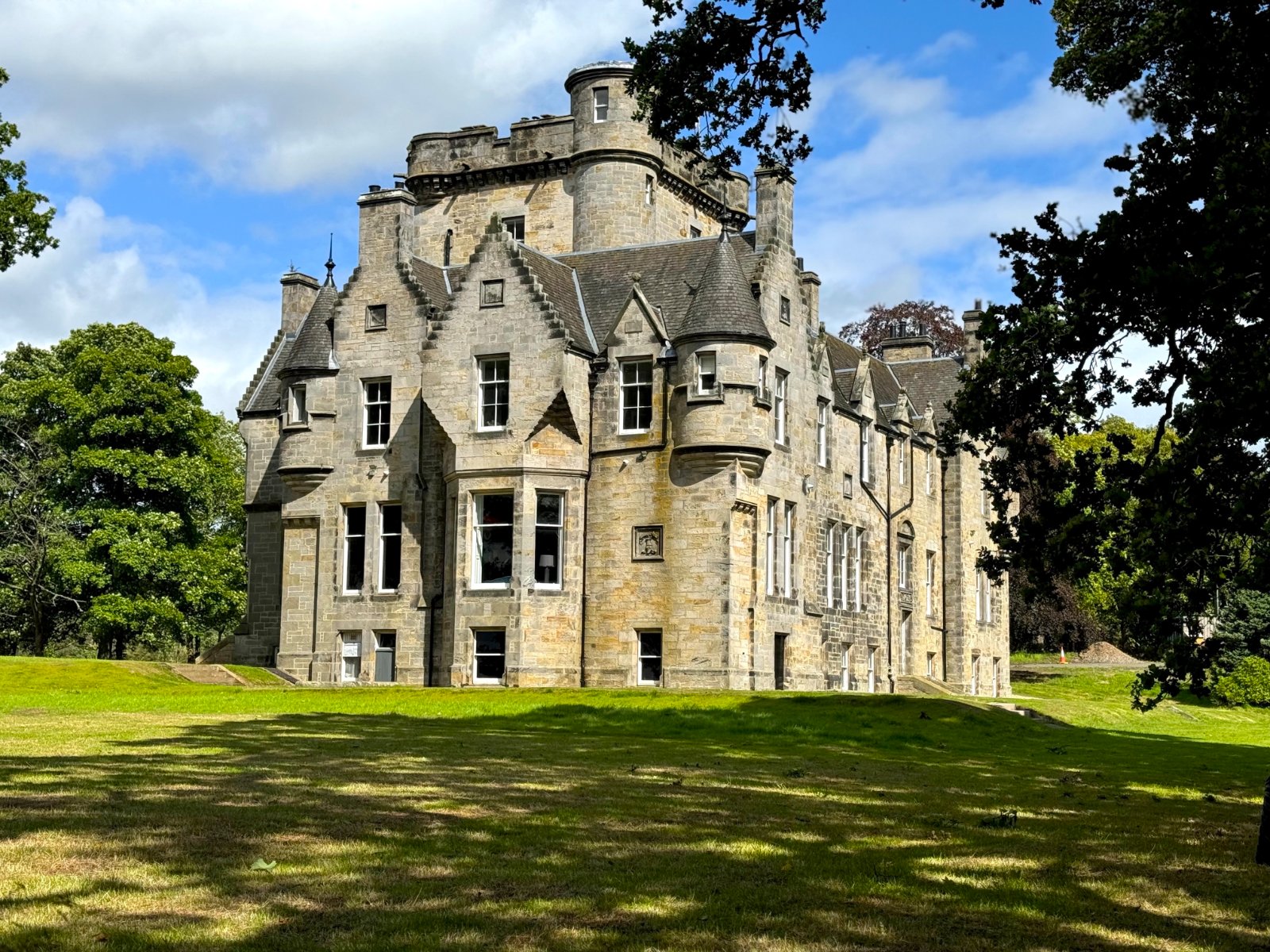 8 bedroom country house for sale 0