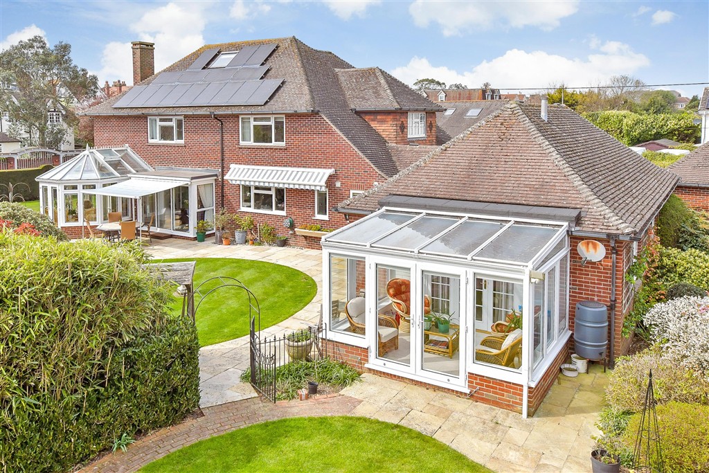 4 bedroom detached house for sale 0