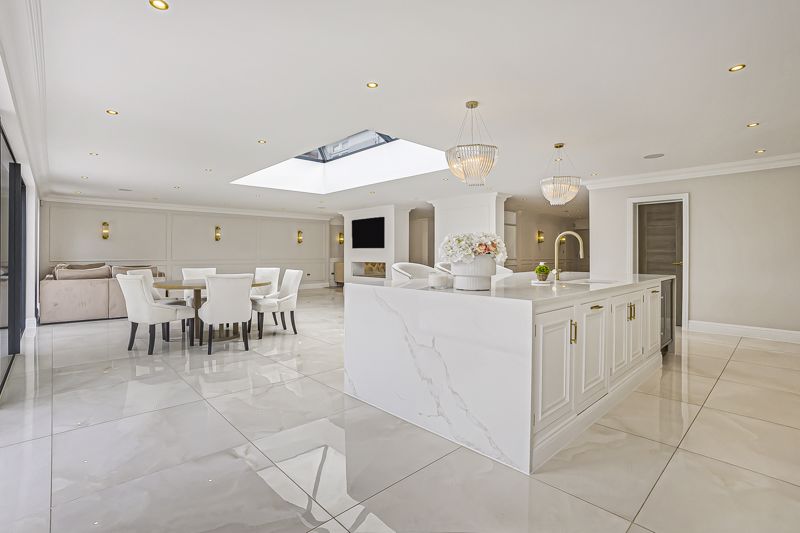 4 bedroom detached house for sale 0