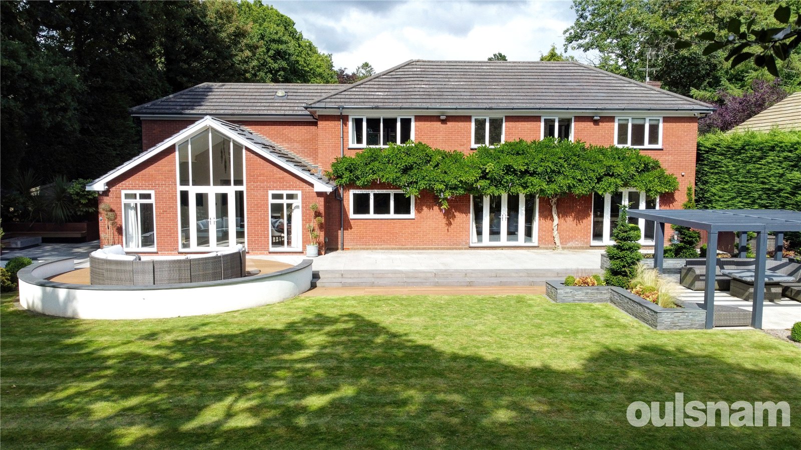 5 bedroom detached house for sale 0