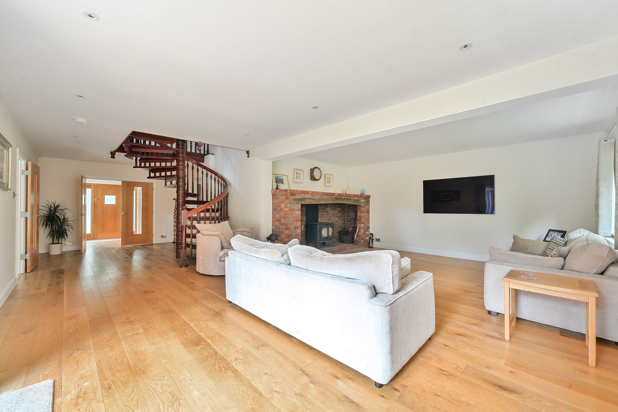 4 bedroom detached house for sale 0