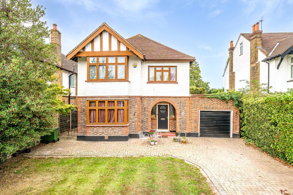 The Avenue, Sunbury-On-Thames photo 3