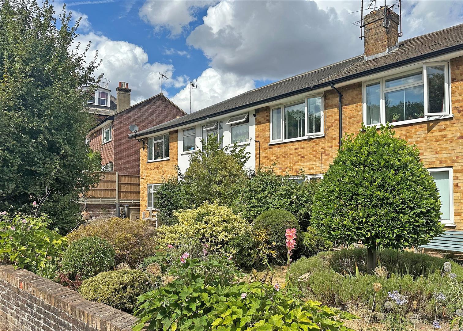 2 bed flat for sale