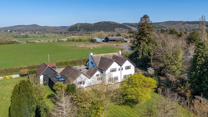 5 bedroom detached house for sale 0