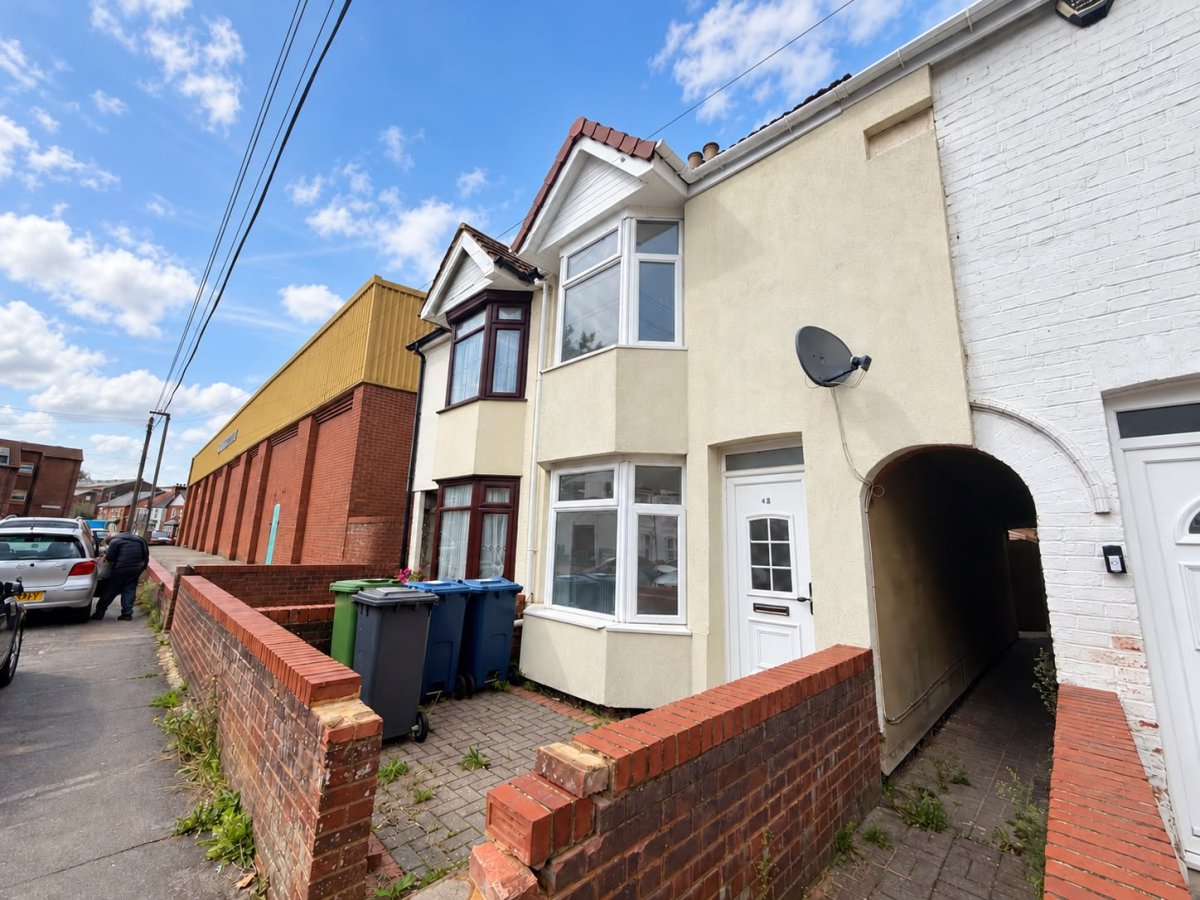 3-bed terraced on 43, Jubilee Road, High Wycombe, £1,700/mo
