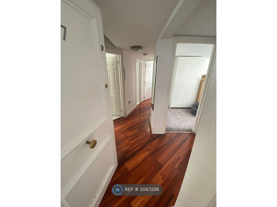 Flat, Exide House Shaftesbury Avenue, London photo 4