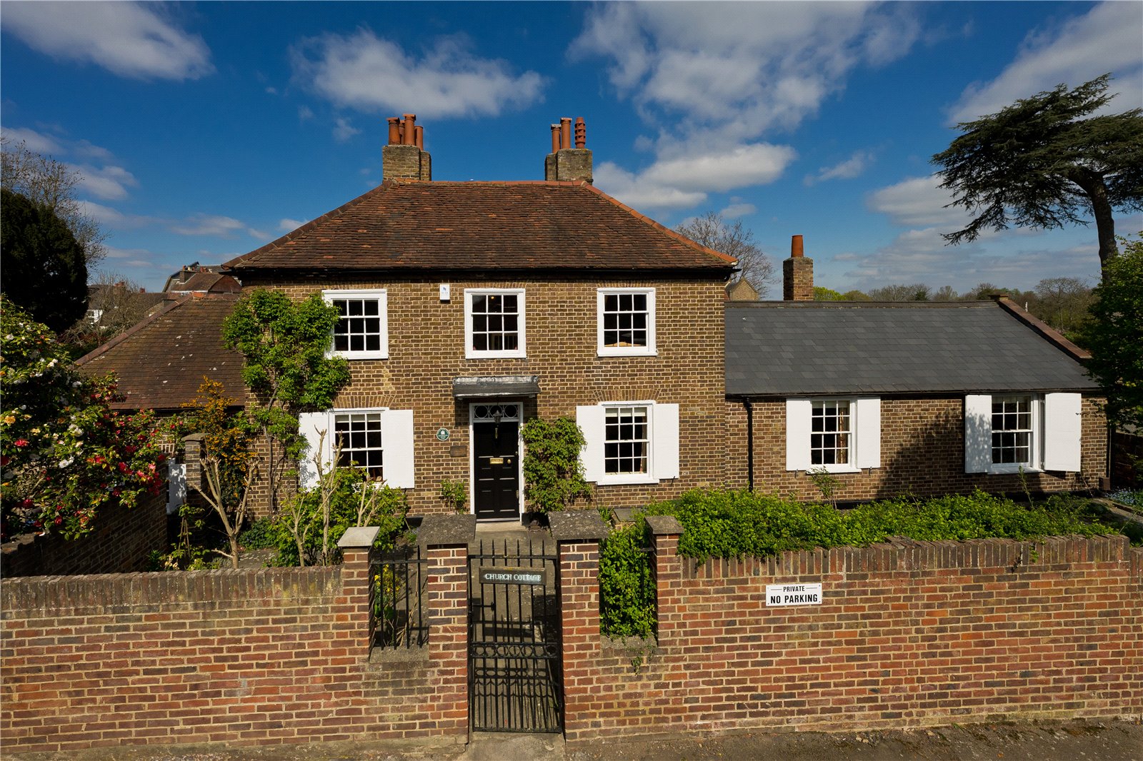 4 bedroom detached house for sale 0