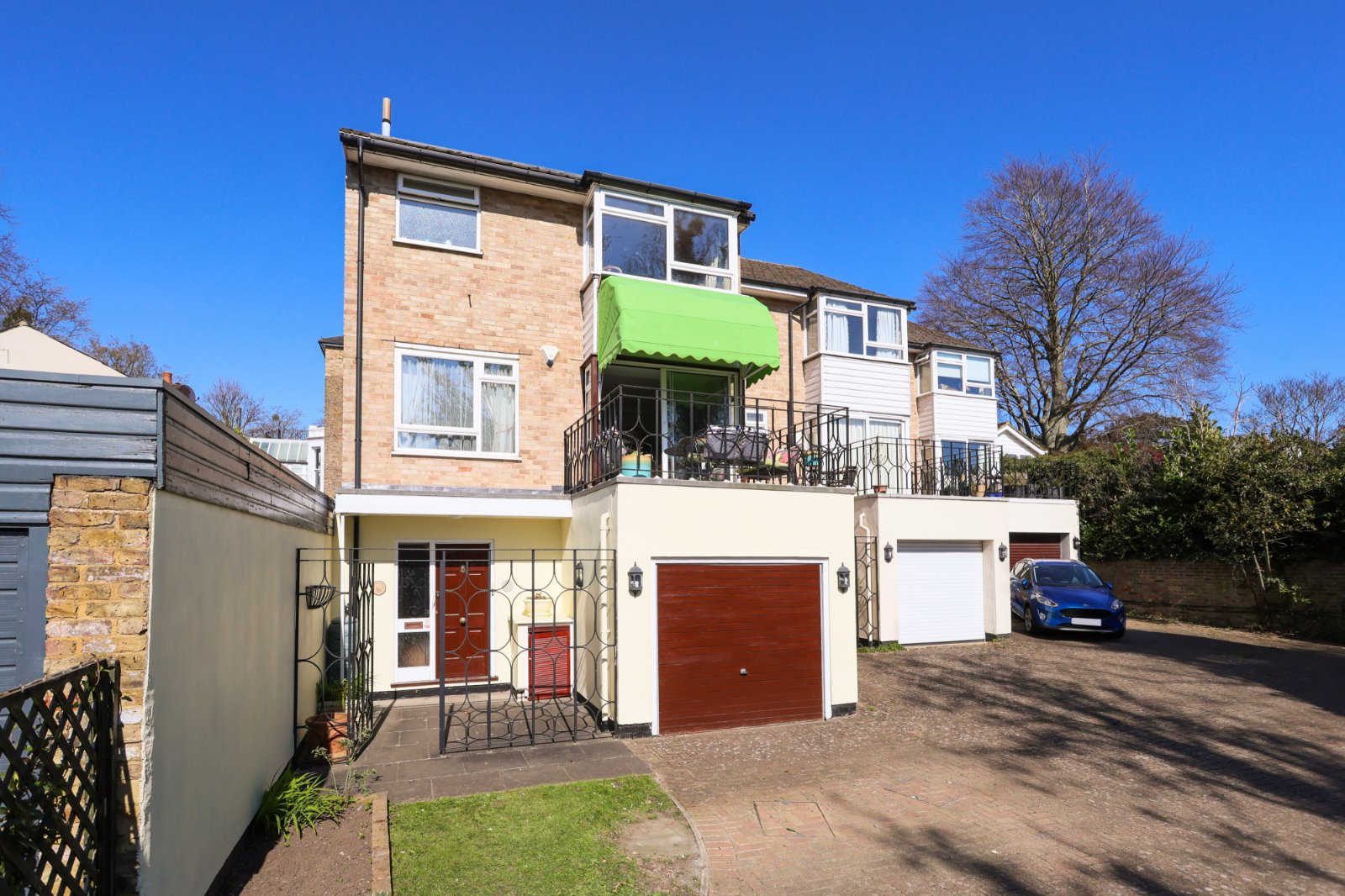 6 bedroom detached house for sale in Rochester