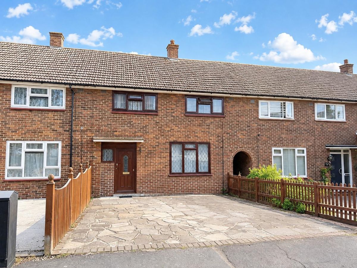 114 Retford Road, Romford photo 2