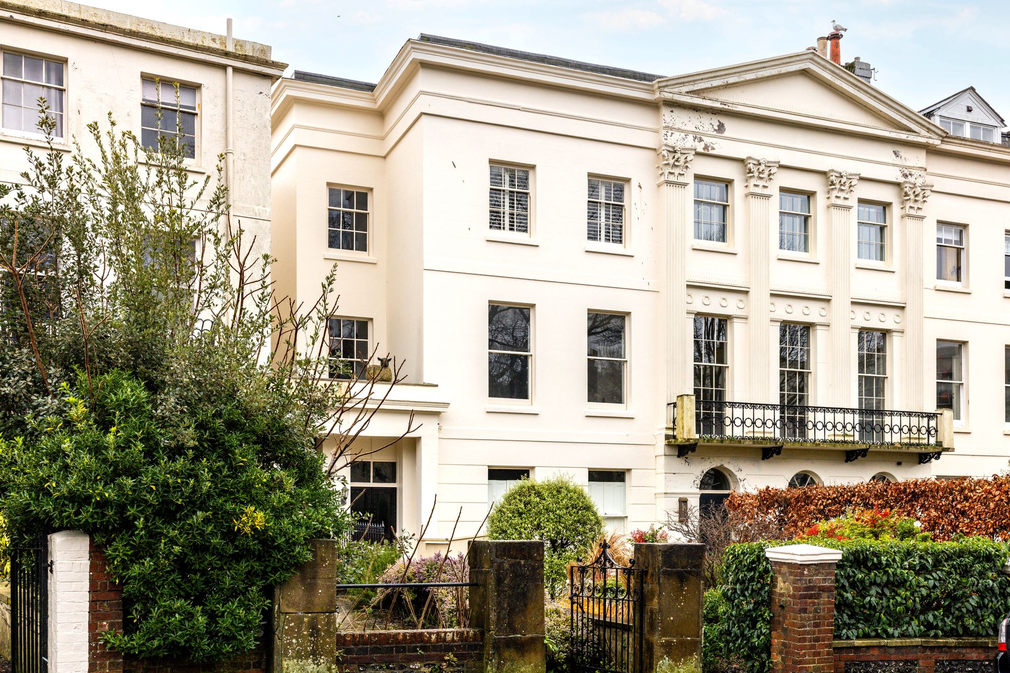 4 bedroom maisonette for sale 0