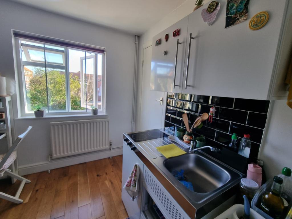 195, Westway, London photo 5