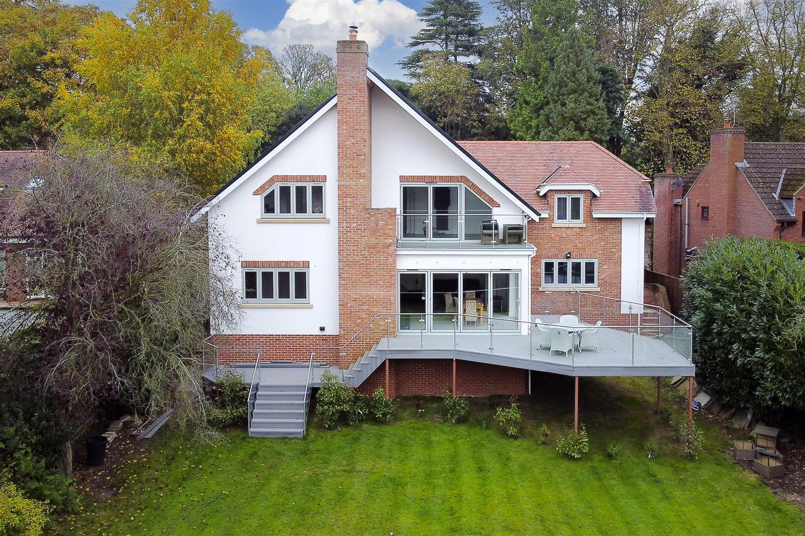 5 bedroom detached house for sale 0