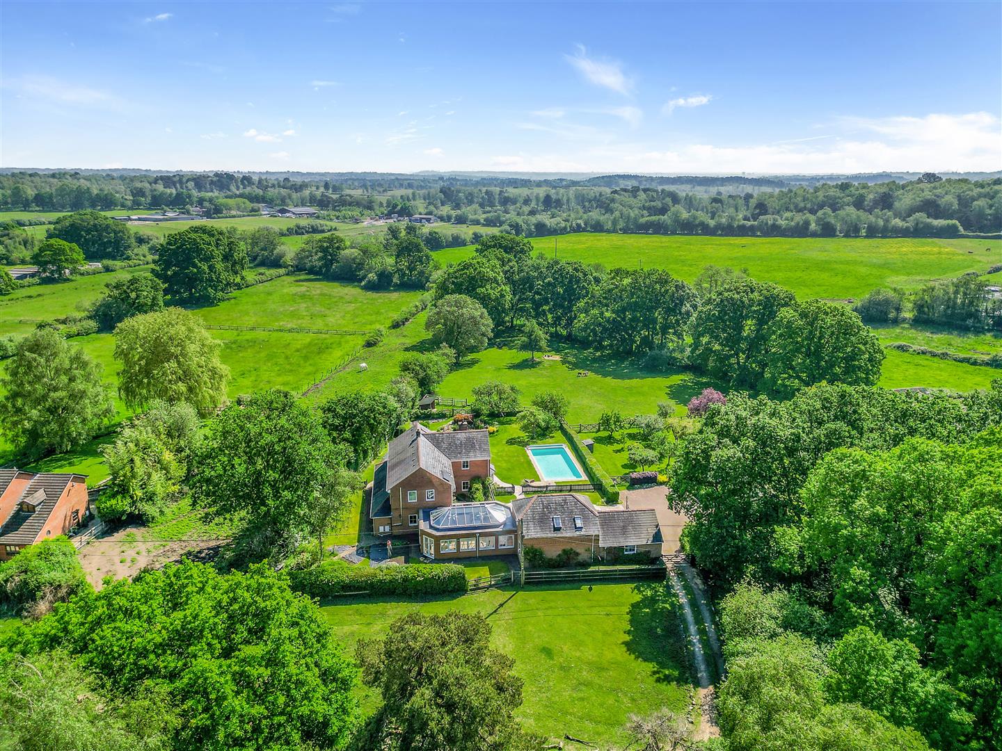 6 bedroom detached house for sale 0